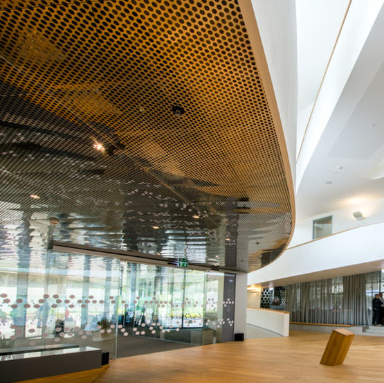  Plafond métallique acoustique à configurations multiples | AMF Mondena - KNAUF CEILING SOLUTIONS