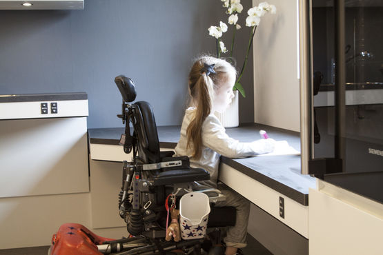  Plan de travail motorisé à hauteur réglable | Élévateur de plan de travail - CREE