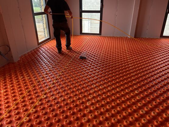  Plancher chauffant rafraîchissant sous carrelage | Schlüter-BEKOTEC-THERM - Planchers et murs chauffants-rafraîchissant