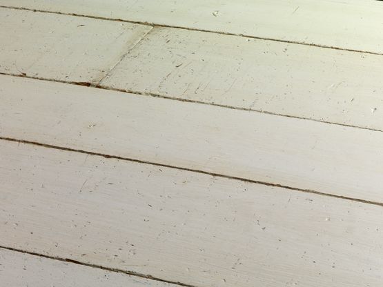 Plancher en bois essence chêne finition peinte vieillie pour intérieurs vintage | Rétro