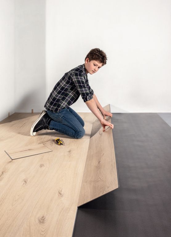 Planches longues en vinyle  pour pose flottante au système d&#039;encliquetage | Paris Tan F001 - produit présenté par FLOORIFY