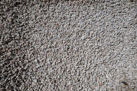 Plaque stabilisatrice pour graviers avec géotextile GRAVELSTAB® - produit présenté par JOUPLAST