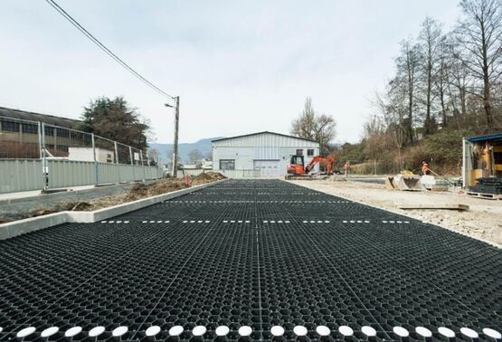 Plaque stabilisatrice pour graviers URBANGRAVEL® - produit présenté par JOUPLAST
