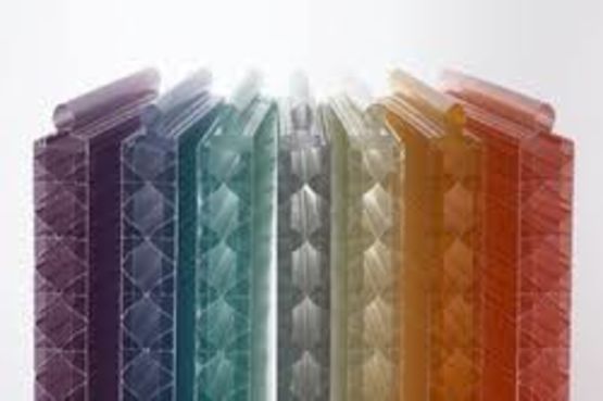 Plaques emboitables pour bardages et façades translucides | LEXAN™ THERMOCLICK™ - produit présenté par SABIC FUNCTIONAL FORMS