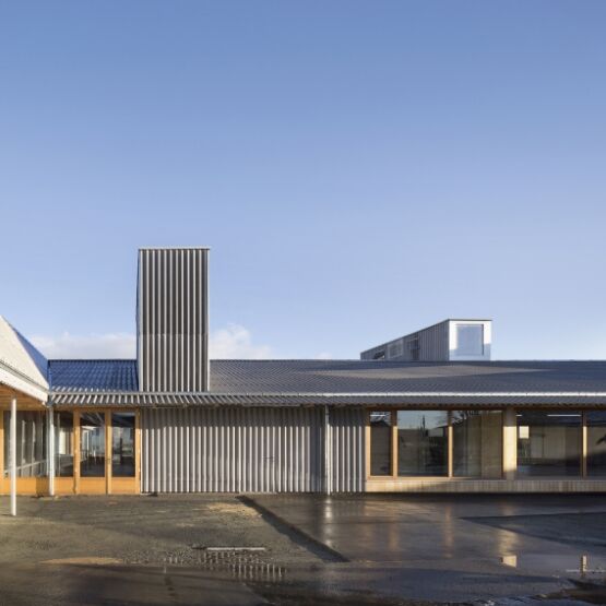 Plaques ondulées en fibres-ciment pour façade | PO5 &amp; PO6 Teinte Naturelle - produit présenté par ETERNIT