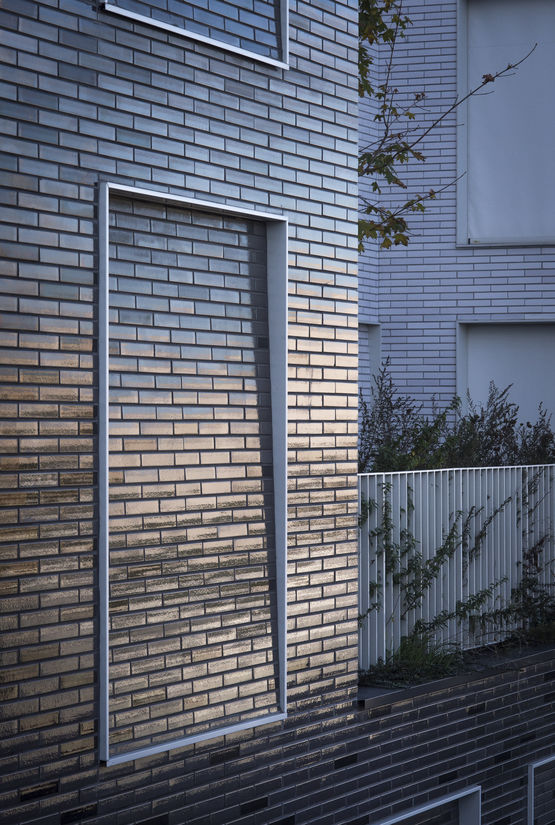 Plaquette de parement | Email Cristallin - produit présenté par RAIRIES MONTRIEUX