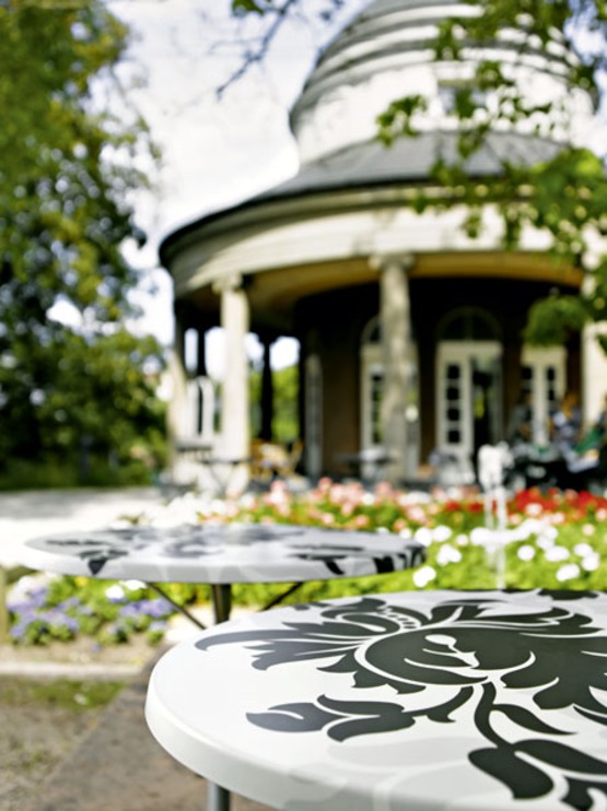 Plateaux de table en stratifié moulé WERZALIT | Plateau de Table Scena - produit présenté par WERZALIT