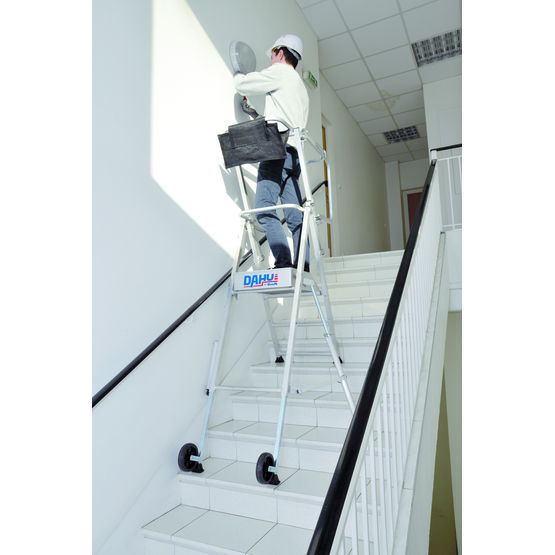 Plateforme individuelle adapté aux travaux dans les escaliers