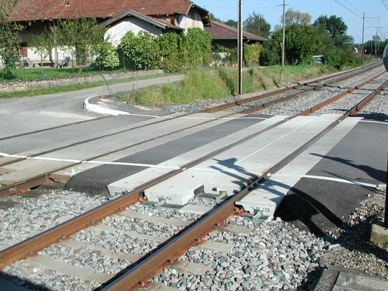  Platelages pour passages à niveau | BVF - Réparation, entretien ou réfection de surface