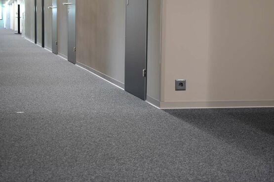 Plinthe de revêtement esthétique et polyvalente | bordina plinthe - produit présenté par PROFILSAGER AG