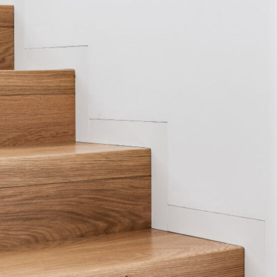 Plinthes Syntesis au contour des marches d&#039;escalier