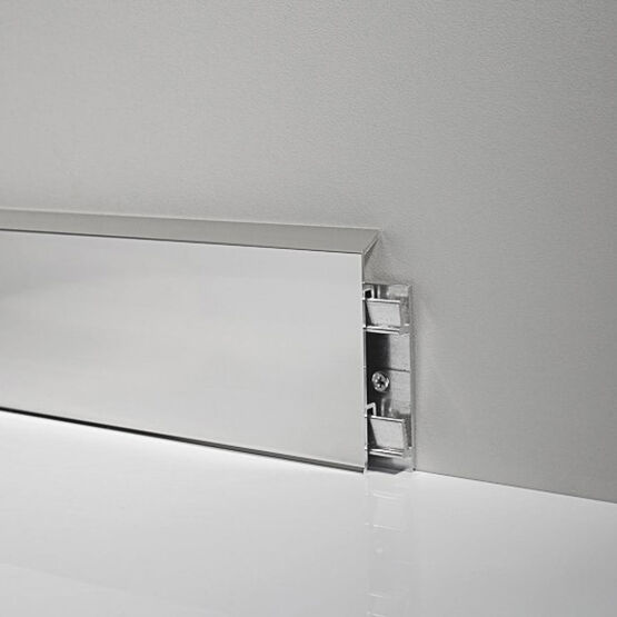 Plinthe technique avec goulotte | METAL LINE 95 – aluminium anodisé passage câbles jonction sol-mur emboîtement
