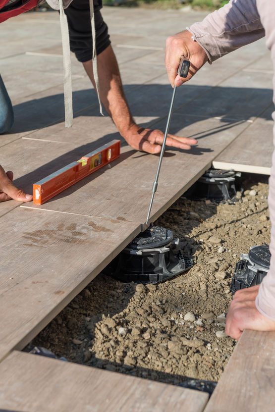  Plot réglable autonivelant pour terrasse dalles | CLEMAN® de JOUPLAST® - JOUPLAST