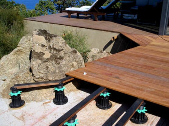 Plot réglable standard pour terrasse BOIS ou composite | Gamme ESSENTIEL de JOUPLAST - produit présenté par JOUPLAST