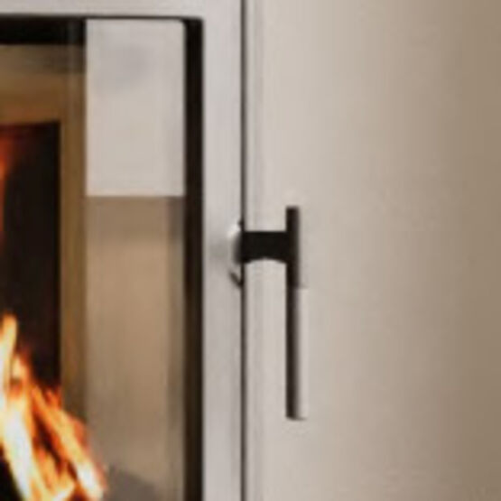 Poêle à accumulation en fonte pour maison RT2020 | SANNA LEDA - produit présenté par BEST FIRES