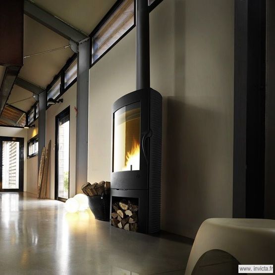  Poêle à bois 12 kW à post combustion pour grands espaces | Argos 9151-44 - INVICTA