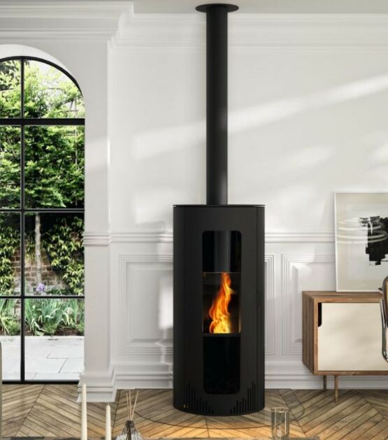  Poêle à granulés rond acier noir avec nettoyage automatique - 8,5 kW | ICONIC O  - CHEMINÉES DE CHAZELLES