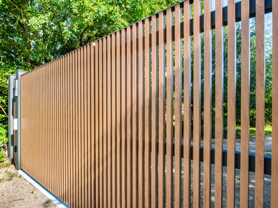  Portail à tasseaux en aluminium | GANIT - Portails aluminium