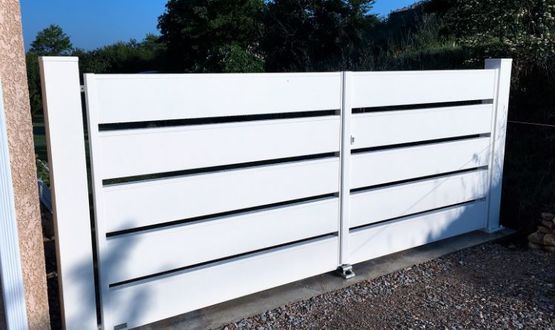  Portail ajouré 2 vantaux aluminium lame claire voie | Mistral  - ABS SAS CLAUSTRALU (LE PORTAIL ALU)