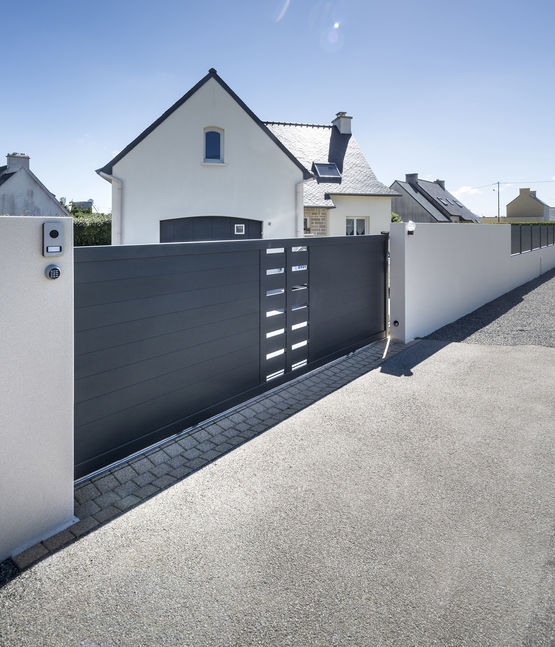 Portail aluminium à ouverture manuelle ou motorisée | Diskar