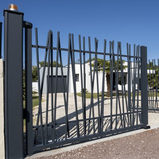  Portail aluminium battant ou coulissant sur mesure | DUNE - Portails aluminium