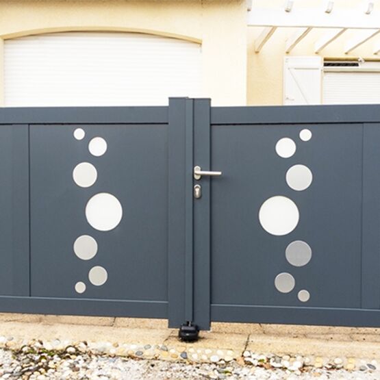 Portail Aluminium Battant - Portail double vantaux | Residentiel - produit présenté par QUAGLIA DIFFUSION