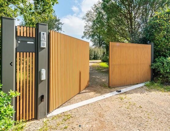 Portail architecte en aluminium | GANIT - KOSTUM MAISON CADIOU