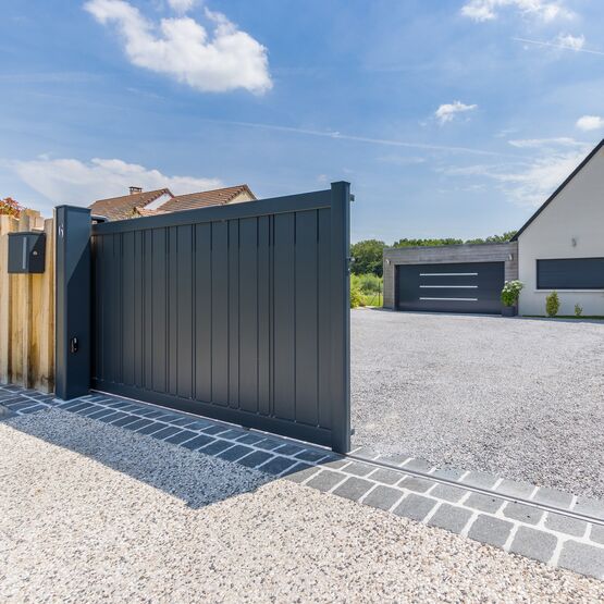  Portail battant ou coulissant à lames en aluminium | CELINA - Portails aluminium