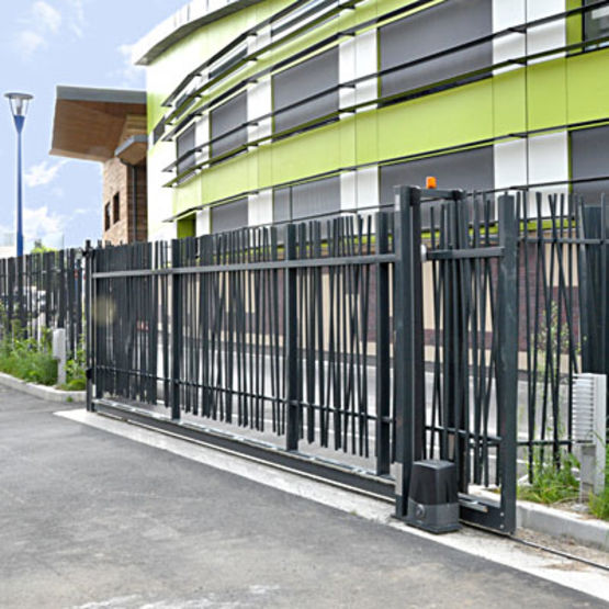  Portail coulissant imitation bambou | Portail Oobamboo - NORMACLO