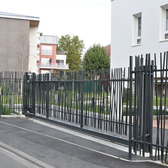  Portail coulissant imitation bambou | Portail Oobamboo - Portails aluminium