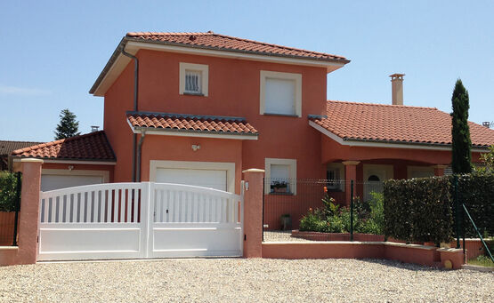  Portail en PVC aux formes mixtes et modernes | Meya  - Portails pvc