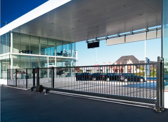 Portails coulissants autoportants | uGate - HERAS FRANCE