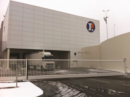 Portails coulissants autoportants | uGate - Portails aluminium