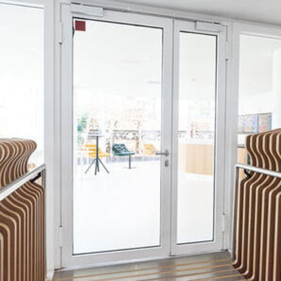 Porte 1 vantail vitrée coupe-feu en aluminium pour tous les projets | ALUPROTEC