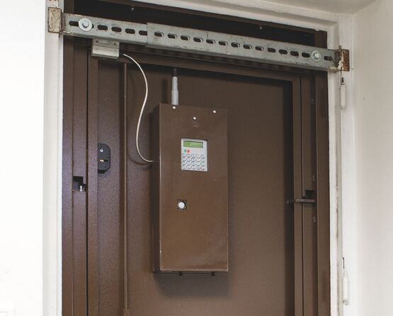  Porte anti-intrusion | Squat - Equipement de sécurité (guichet, passe-objet, coffre-fort…)