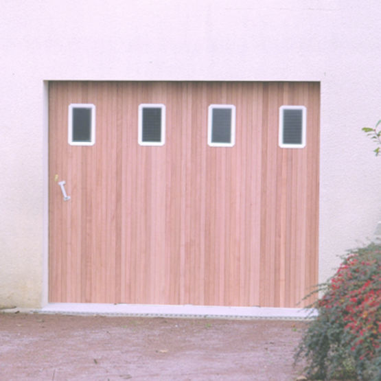 Porte De Garage à Lames Verticales En Bois Et Pvc