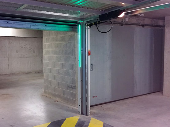 Porte de garage accès parking | DOORMATIC Standard - produit présenté par ATIMATIC GROUP - ATI PRODUCTIONS