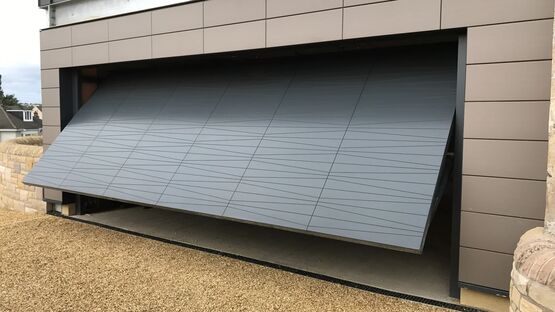 Porte de garage basculante | Système acier personnalisable haute performance - produit présenté par CT FERMETURES