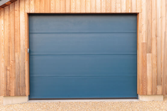  Porte de garage sectionnelle à refoulement sous plafond | CARSEC PRO - Porte sectionnelle de garage