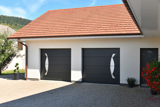 Porte de garage sectionnelle à refoulement sous plafond | CARSEC PRO - produit présenté par SOPROFEN