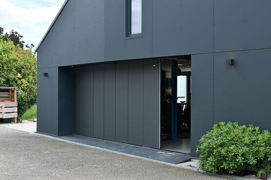  Porte de garage sectionnelle sur mesure à ouverture latérale | CARSEC PRO Latérale - SOPROFEN