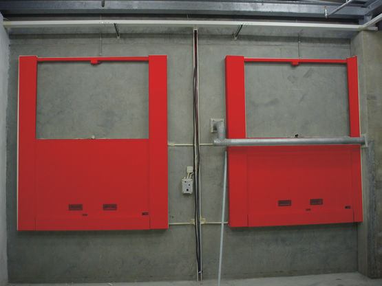 Porte guillotine coupe-feu motorisée | FIREDOR - produit présenté par UNIACCESS