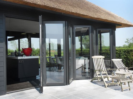 Porte repliable aluminium autoportée | SATIN MOON - Série 616 - Porte d'entrée en aluminium