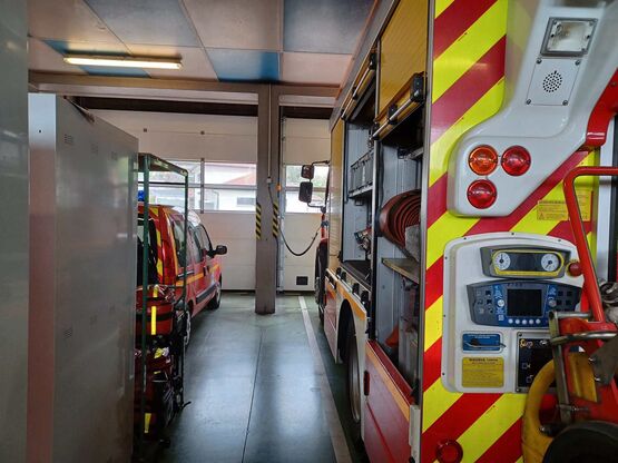  Porte sectionnelle à panneaux isolés et résistants au vent | I-14P Panel - Porte sectionnelle à panneau rigide