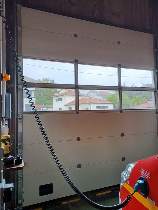 Porte sectionnelle à panneaux isolés et résistants au vent | I-14P Panel - produit présenté par DYNACO EUROPE