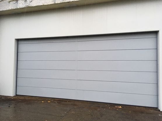 Porte sectionnelle acoustique sur mesure avec option coupe-feu | NOISE LOCK 47 dB - produit présenté par WINLOCK SYSTEMS SARL