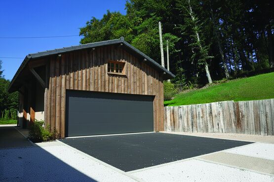  Porte sectionnelle de garage à structure renforcée pour grandes dimensions | Express+ - FRANCE FERMETURES