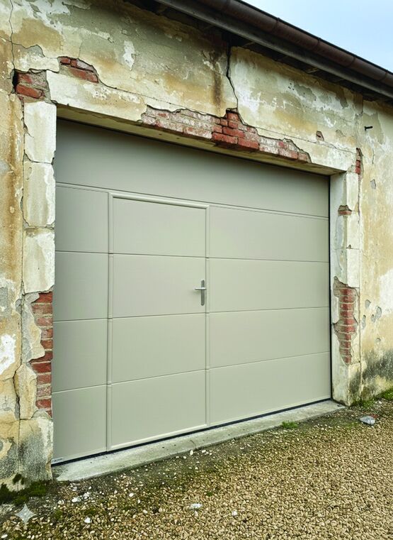  Porte sectionnelle de garage à structure renforcée pour grandes dimensions | Express+ - Porte sectionnelle de garage