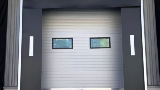  Porte sectionnelle industrielle isolée | Panneaux acier double paroi avec mousse polyuréthane - Porte sectionnelle à panneau rigide