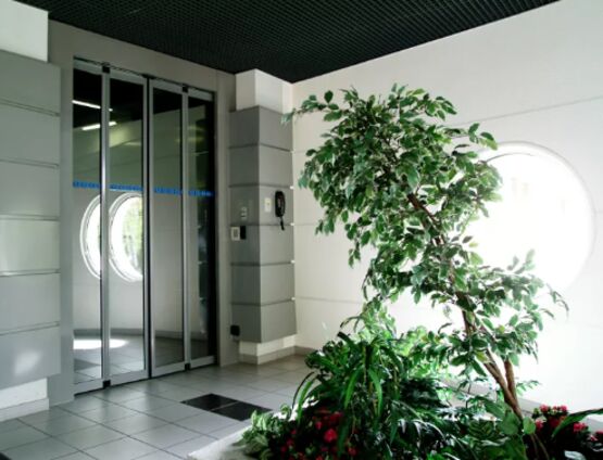  Porte sectionnelle industrielle vitrée | Panneaux aluminium avec remplissage transparent - Porte sectionnelle à panneau rigide